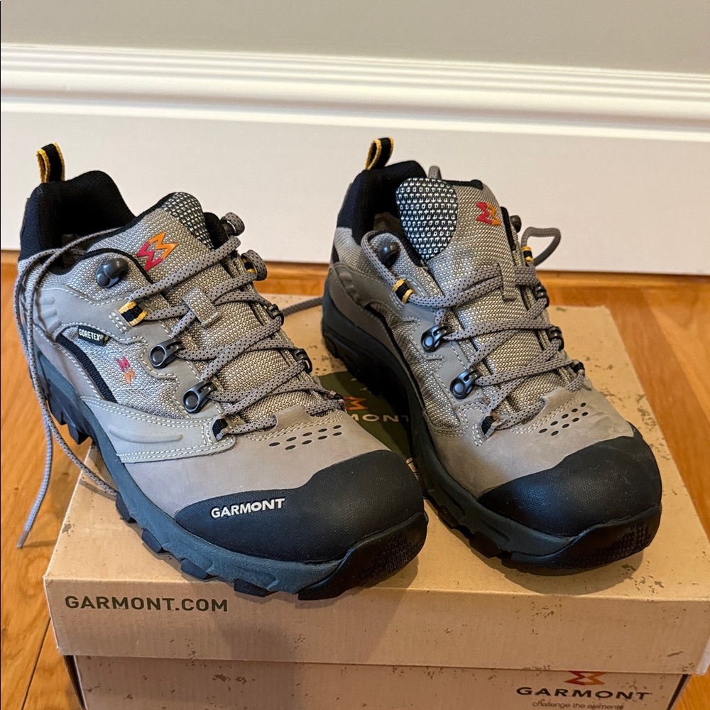 Men's Garmont Grey Hiking Shoes - Durable Trail Footwear Size 9.5